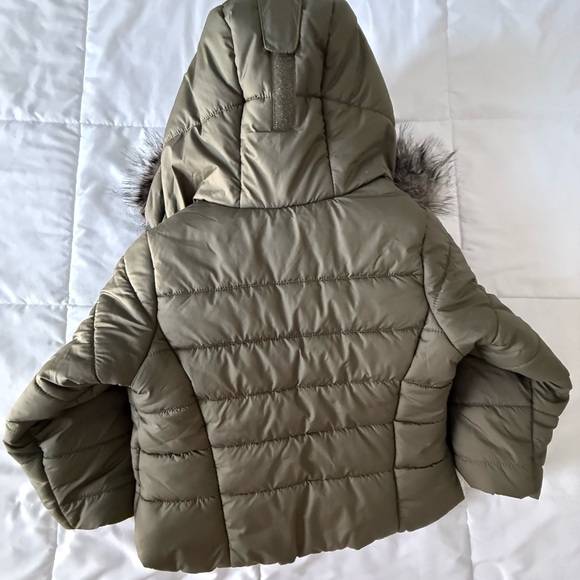 Columbia Green Jacket with Faux Fur and Pink Lining - Picture 3 of 4